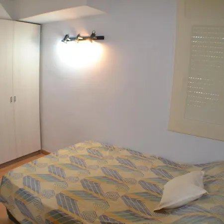 Apartamento Tranquilo Cerca De La Playa Hutb017824 *